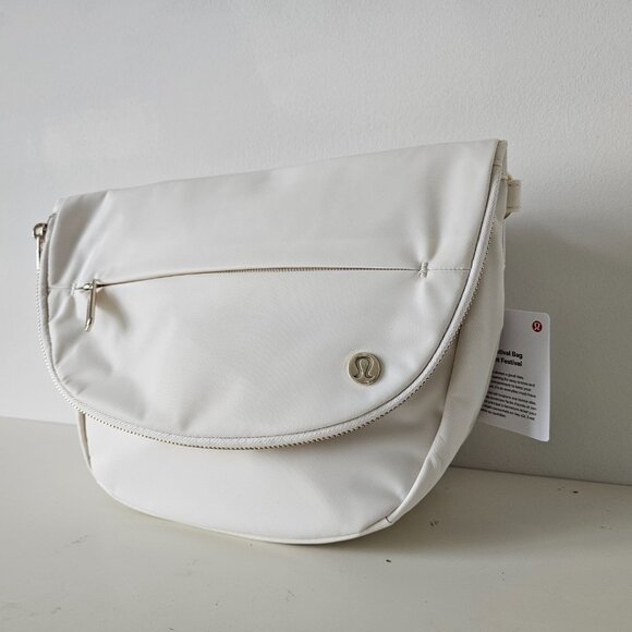 NWT LULULEMON LTIV/GOLD Light Ivory Gold All Night Festival Bag 5L - Picture 3 of 16